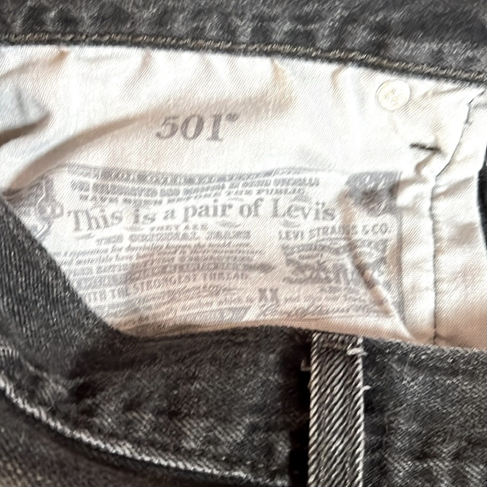 LEVI’s 501 Mid-Rise Short - Picture 8 of 8